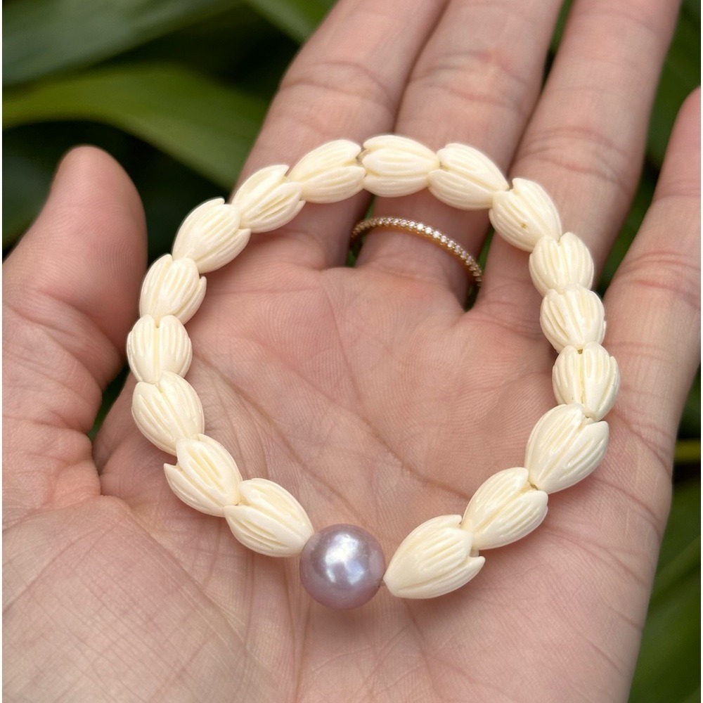 Pikake Shell & Edison Freshwater Pearl Handmade beaded stretch 7" Bracelet